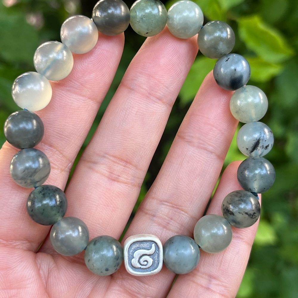 10mm stretchable Xiuyan jade with silver accent - Picture 11 of 12